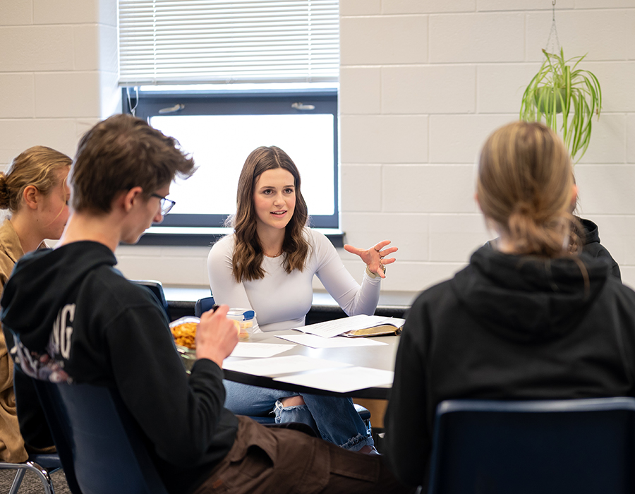 group fo 3 students talking